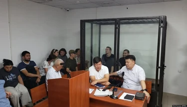 Александр Александров и Жоомарт Дуулатов во время заседания суда 5 августа.