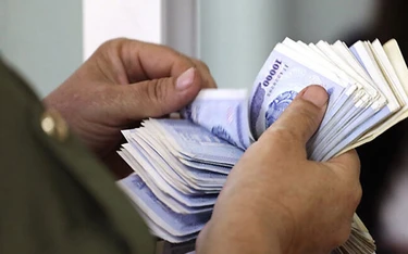 Iyul va avgust oyidan ish haqi va pensiyalar oshiriladi