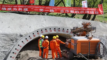 Xitoy – Qirgʻiziston – Oʻzbekiston temir yoʻlining butun yoʻnalishi boʻyicha qurilish ishlari boshlandi