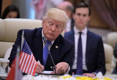 Tramp Erondagi vaziyat boʻyicha xabar bergan nashrlarni sudga bermoqchi