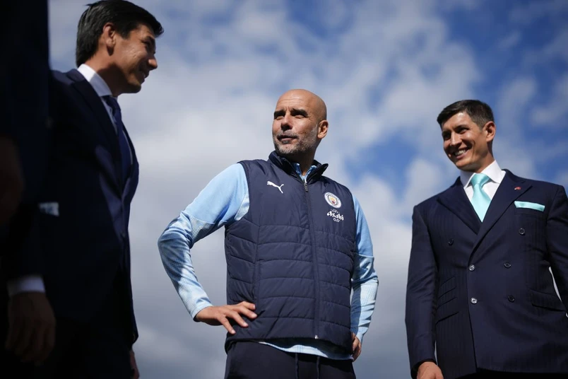Otabek Umarov “Manchestr Siti”bosh murabbiysi Pep Gvardiola bilan koʻrishdi