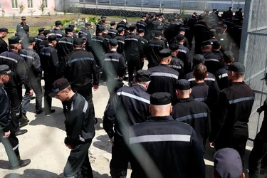 Rossiyada mahkumlarning maoshi oʻqituvchilarinikidan ham koʻp