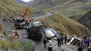 Boliviyada avtobus jarlikka qulashi oqibatida 31 kishi halok boʻldi
