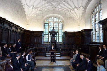 Mirziyoyeva Oksfordni oʻzbek tilini oʻqitishga koʻndirdi